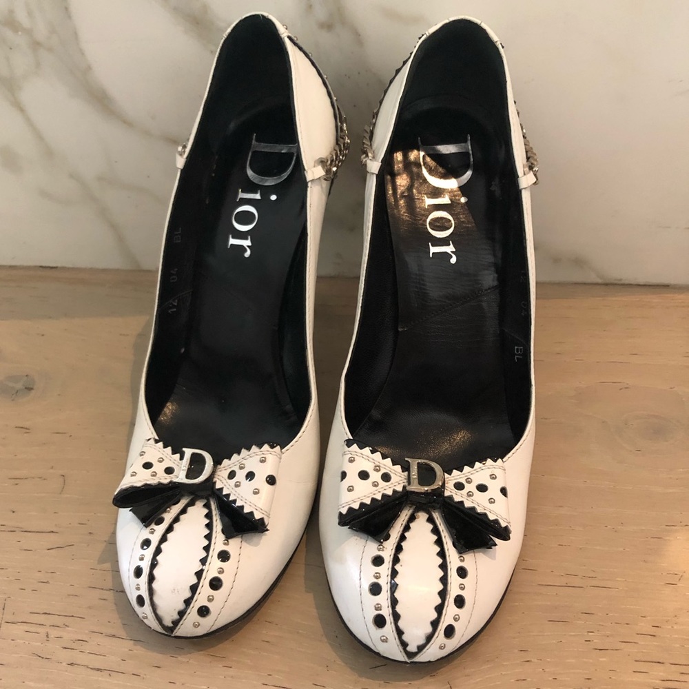 Stunning DIOR spectator pumps!!